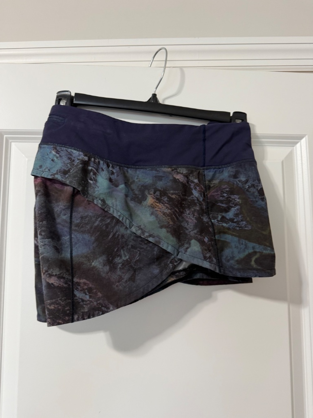 Lululemon Speed Up 2.5 low rise running shorts.  Multicolor - Picture 5 of 8